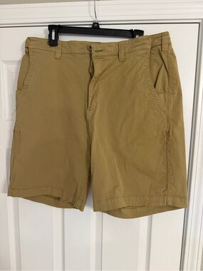 Orvis tan shorts Men’s size 36